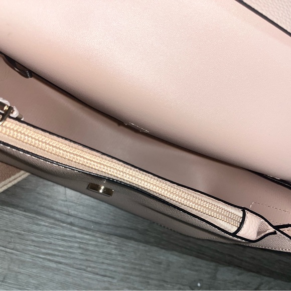 La Terre Vegan Blush Crossbody Bag - Picture 9 of 11